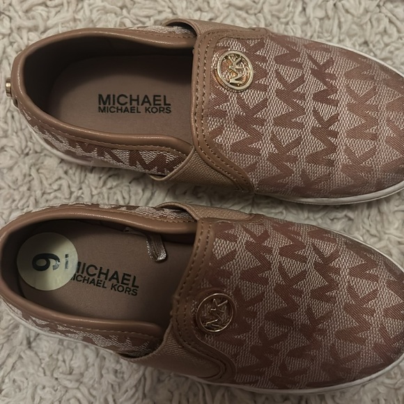 Michael Kors girls shoes size 9 used once in great condition - Picture 4 of 6